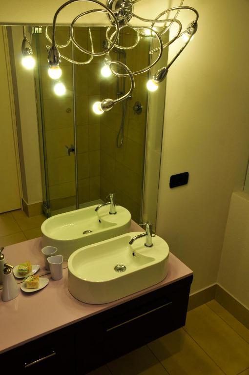 Ai Lecci In Centro Hotel Сартеано Стая снимка